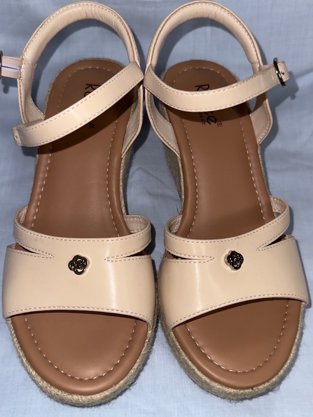 Women’s Cream Wedge Sandals 9XW